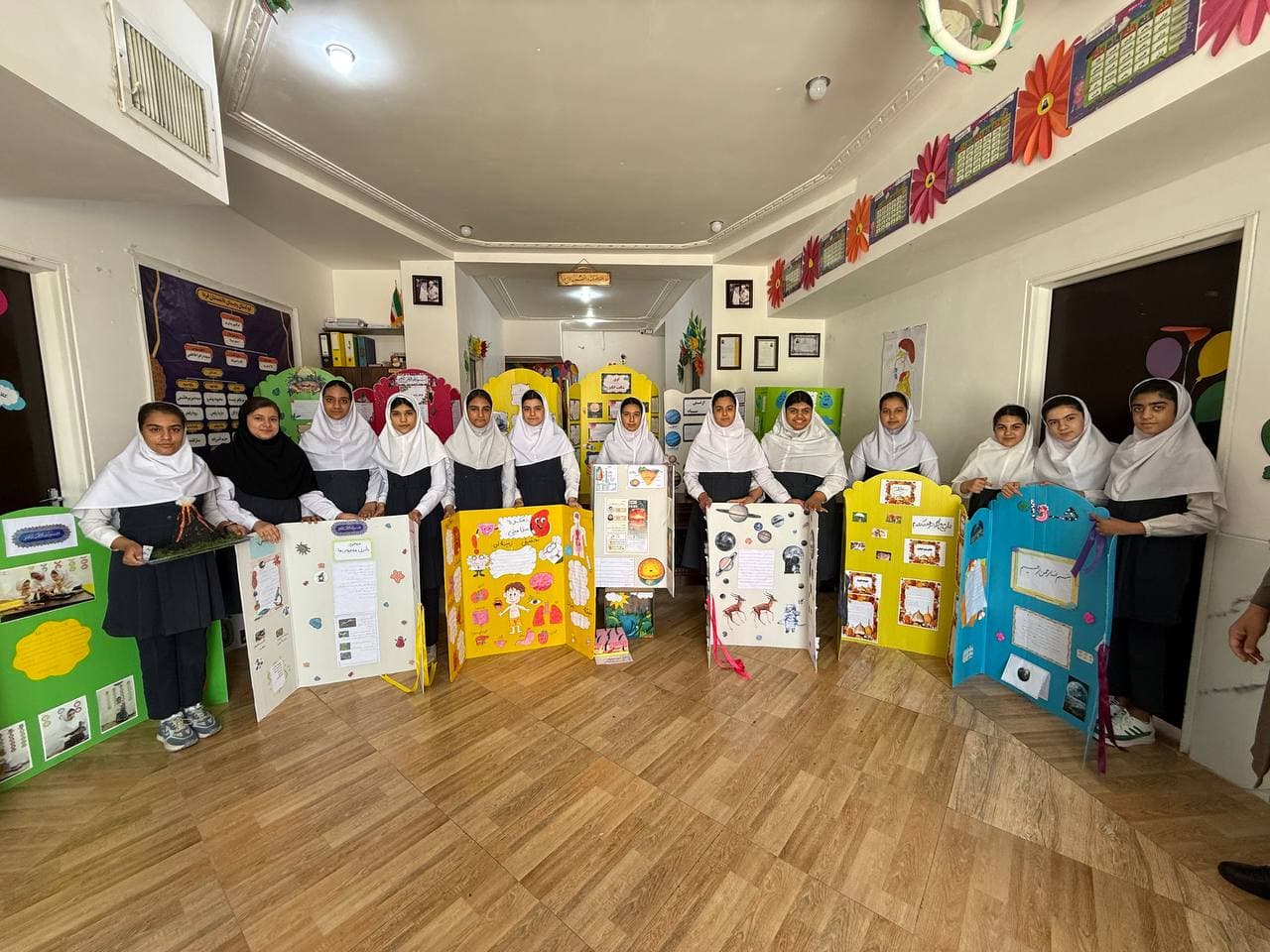 پیش دبستانی ودبستان دانشمندان فردا